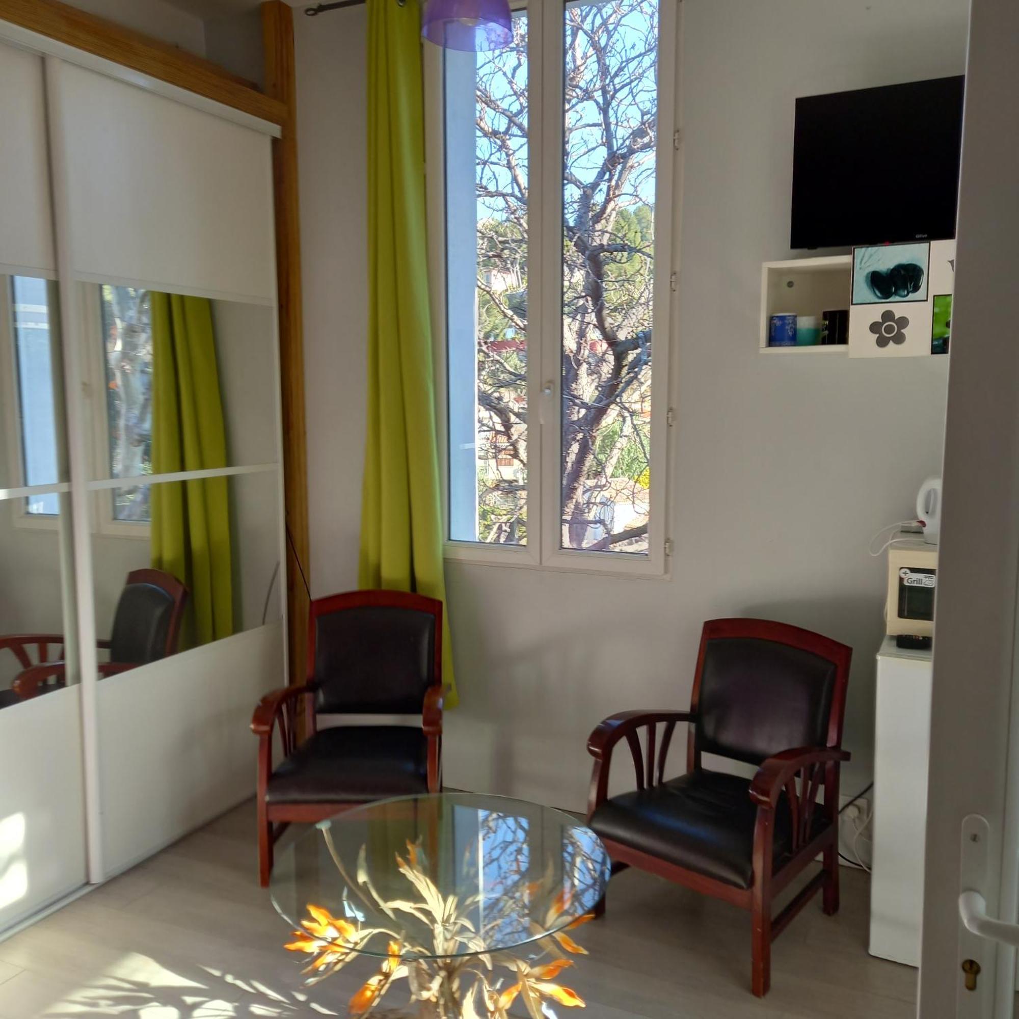 Petit Studio Parmi Les Pins Et Les Cypres マルセイユ エクステリア 写真